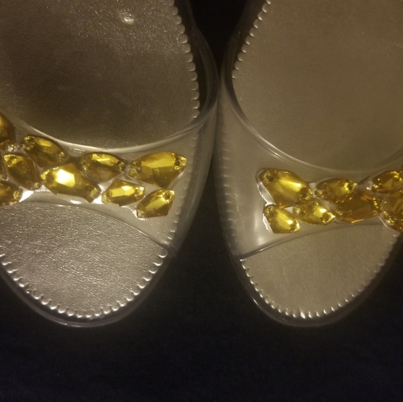 Stuart Weitzman - Picture 4 of 4